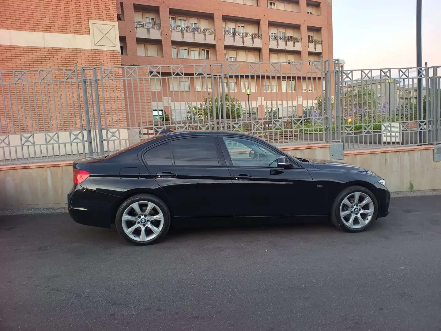 BMW 318 "IN ARRIVO" BMW 318d Sport - 2