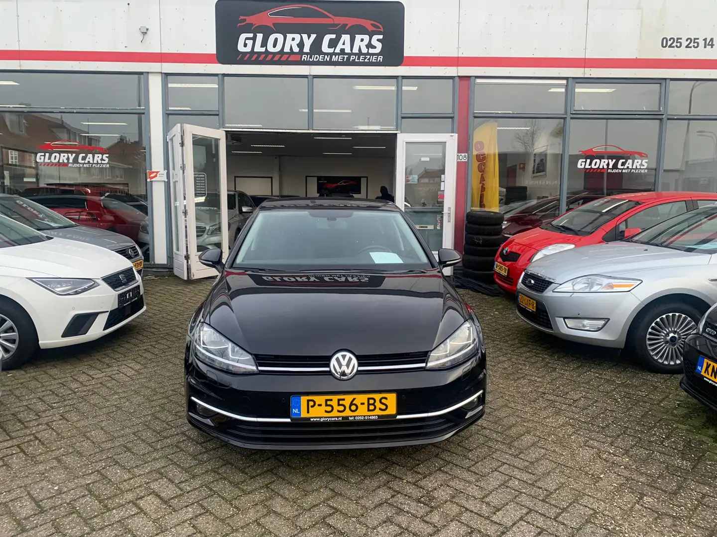 Volkswagen Golf 1.4 TSI Comfortline NAVI,PDC Zwart - 1