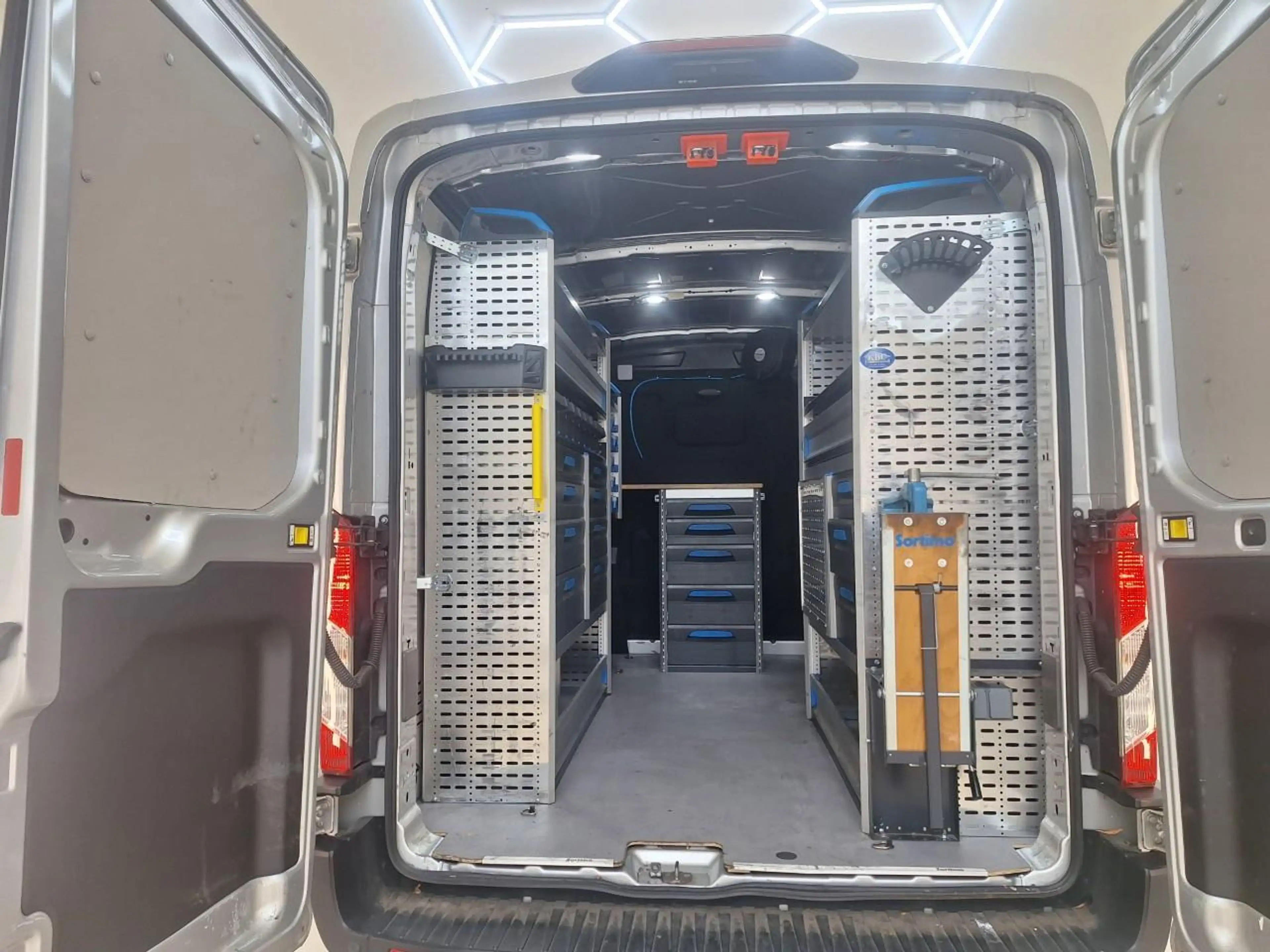 Ford Transit 350 2.0 TDCI L2H2 Trend | Volledig Ingerichte Laad — photo 6