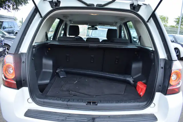 Land Rover Freelander view 7