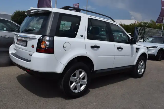 Land Rover Freelander view 3