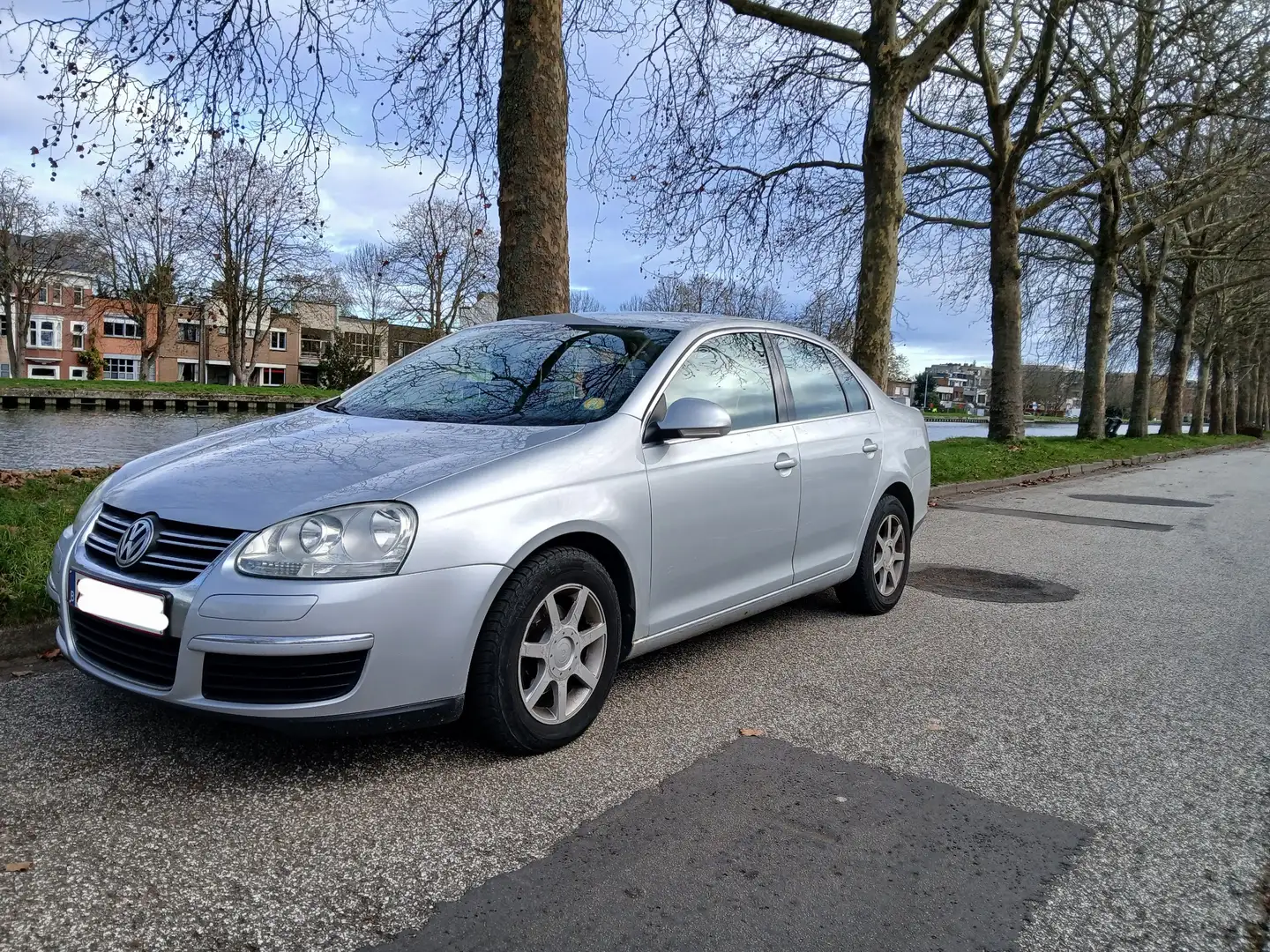 Volkswagen Jetta 1.9 TDI Sportline - 2