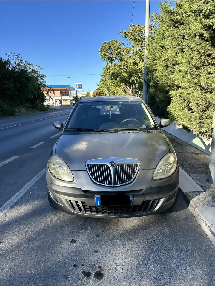 Lancia Ypsilon