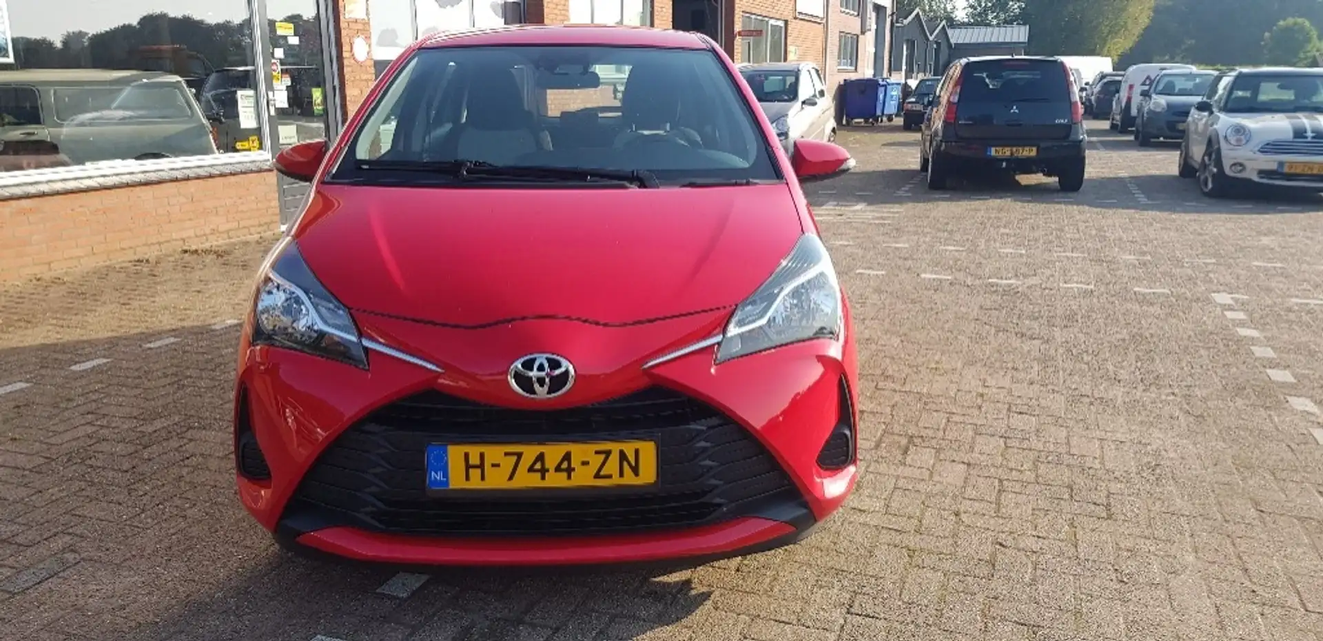 Toyota Yaris 1.0 VVT-i Connect Rojo - 2