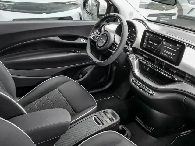 Fiat 500e view 3