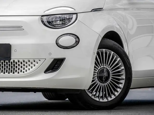 Fiat 500e view 5