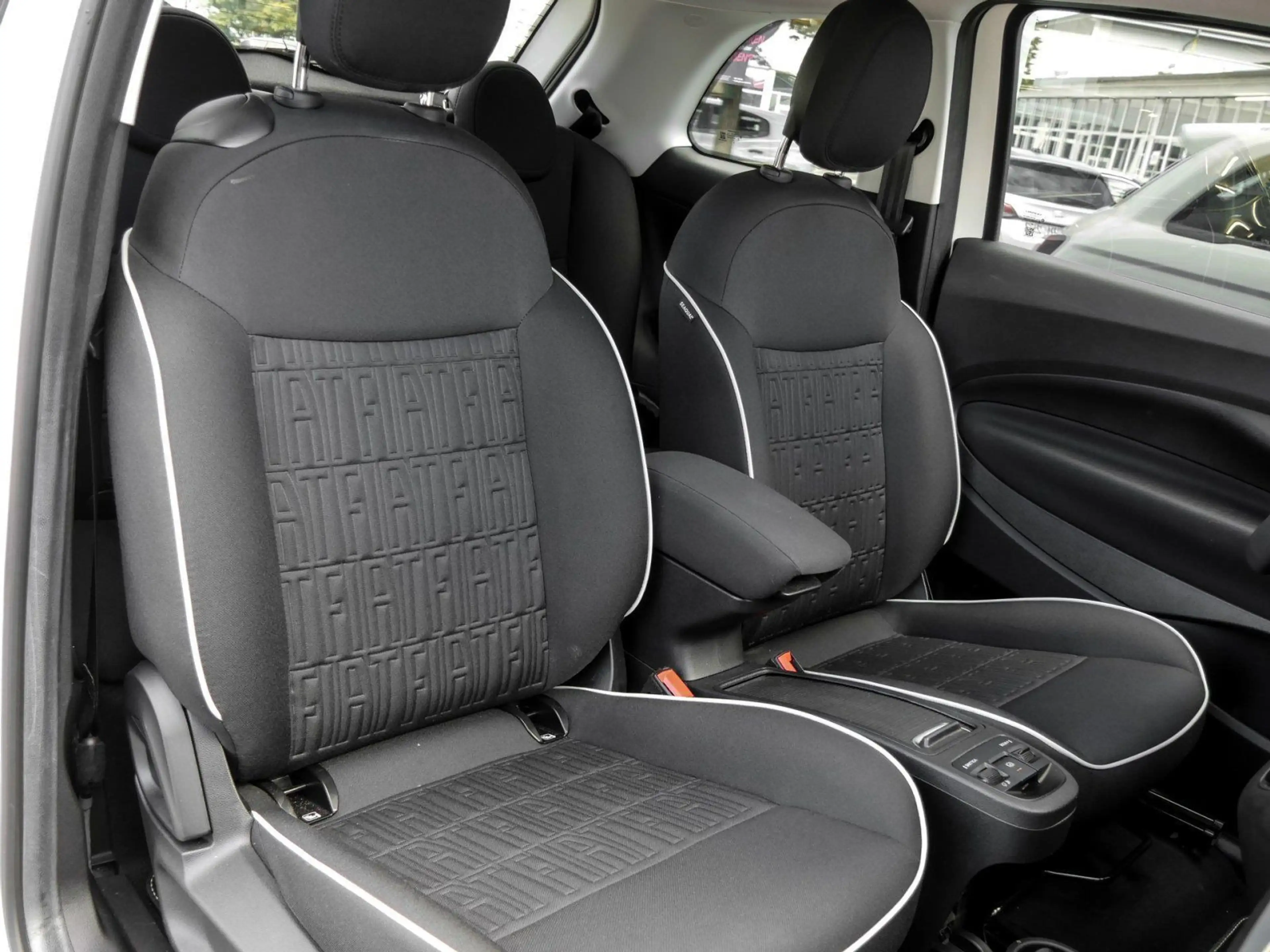 Fiat 500e Neuer 500 Base*Kamera*PDC*SHZ*CarPlay*ALU* — photo 6
