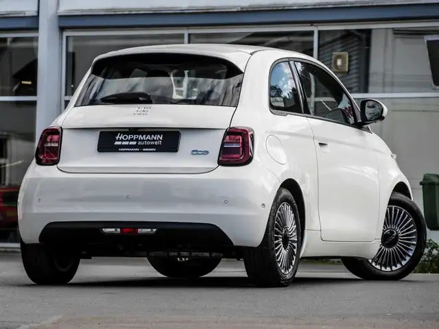 Fiat 500e view 2