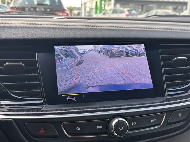 Opel Insignia view 9
