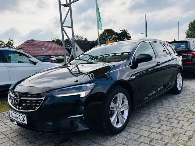 Opel Insignia view 3