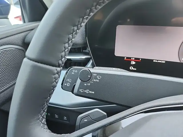 Audi Q3 view 11