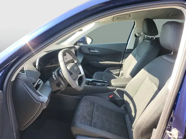 Audi Q3 view 8