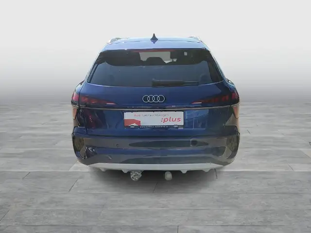 Audi Q3 view 5