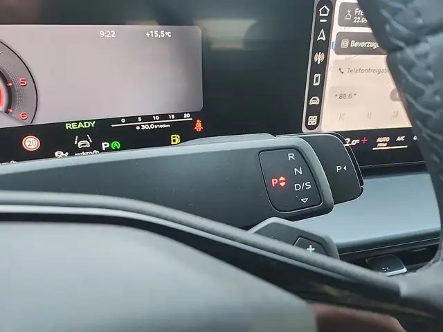 Audi Q3 view 14