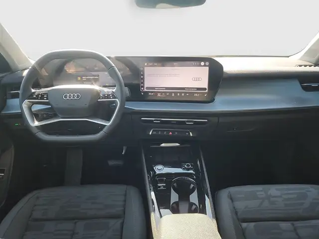 Audi Q3 view 9