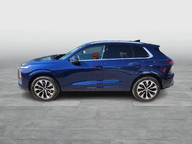 Audi Q3 view 3