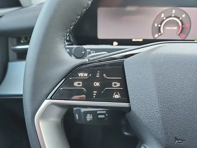 Audi Q3 view 10