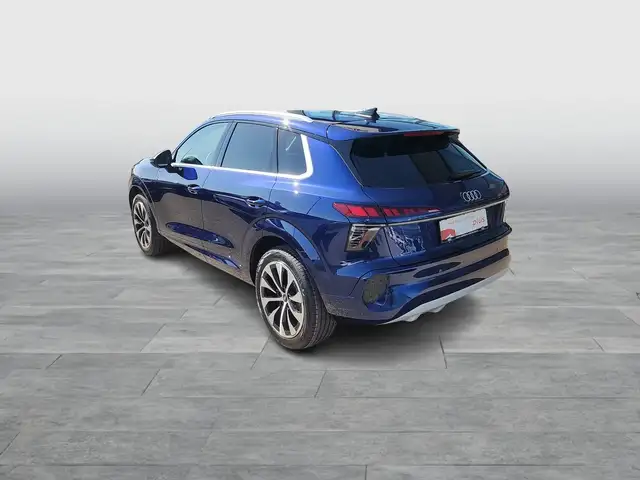 Audi Q3 view 4