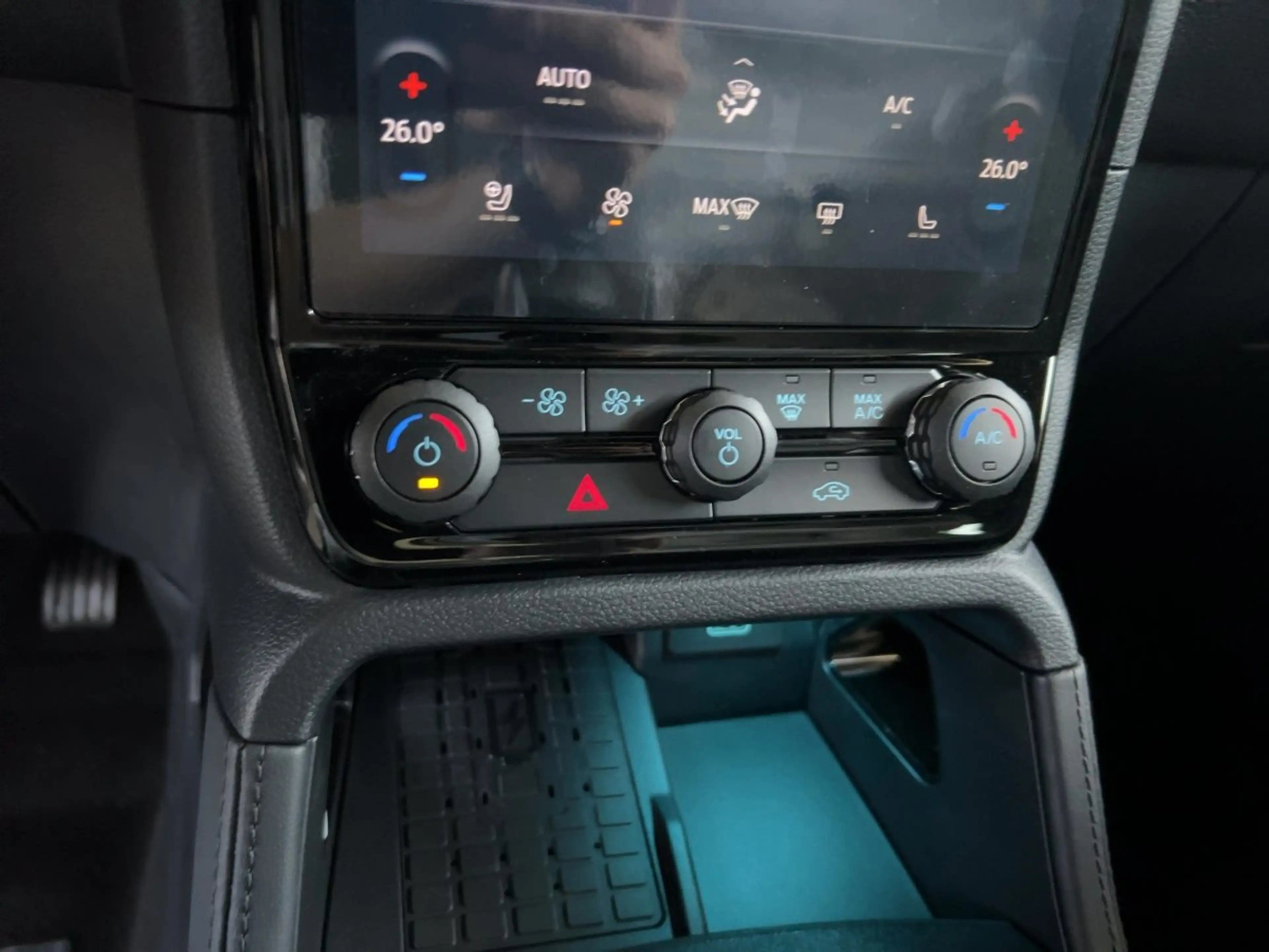 Ford Ranger DoKa 3.0 l EcoBlue Platinum 177 kW — photo 12