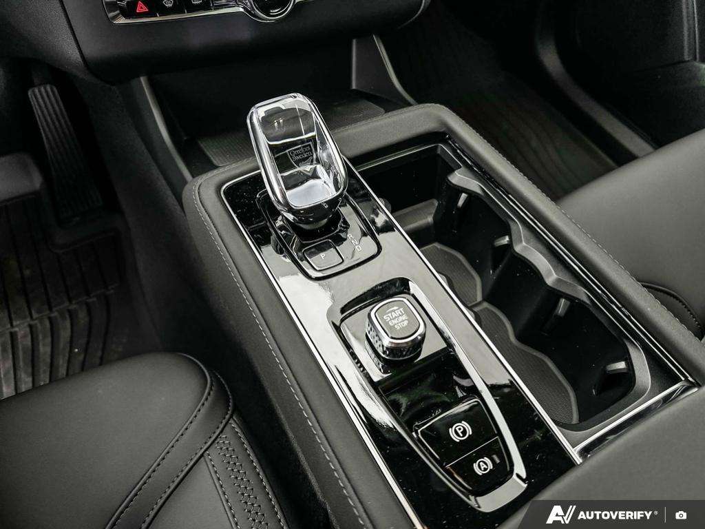 2026 Volvo XC90 T8 AWD Plus Dark Theme 7-Seater thumb 18