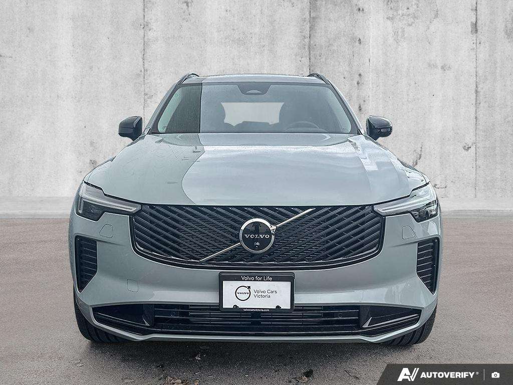 2026 Volvo XC90 T8 AWD Plus Dark Theme 7-Seater alt 2