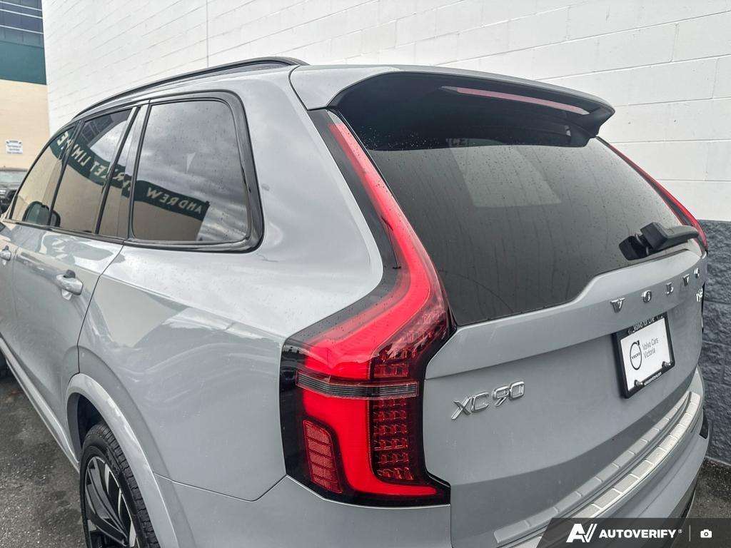 2026 Volvo XC90 T8 AWD Plus Dark Theme 7-Seater thumb 11