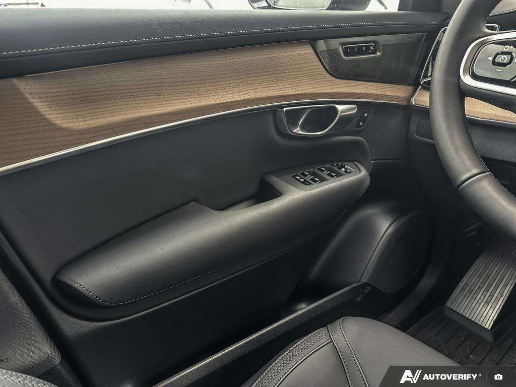 2026 Volvo XC90 T8 AWD Plus Dark Theme 7-Seater thumb 17