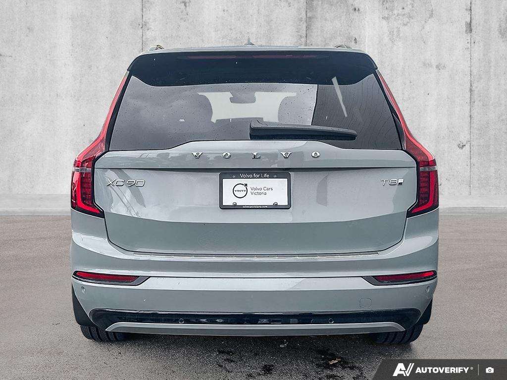 2026 Volvo XC90 T8 AWD Plus Dark Theme 7-Seater alt 5