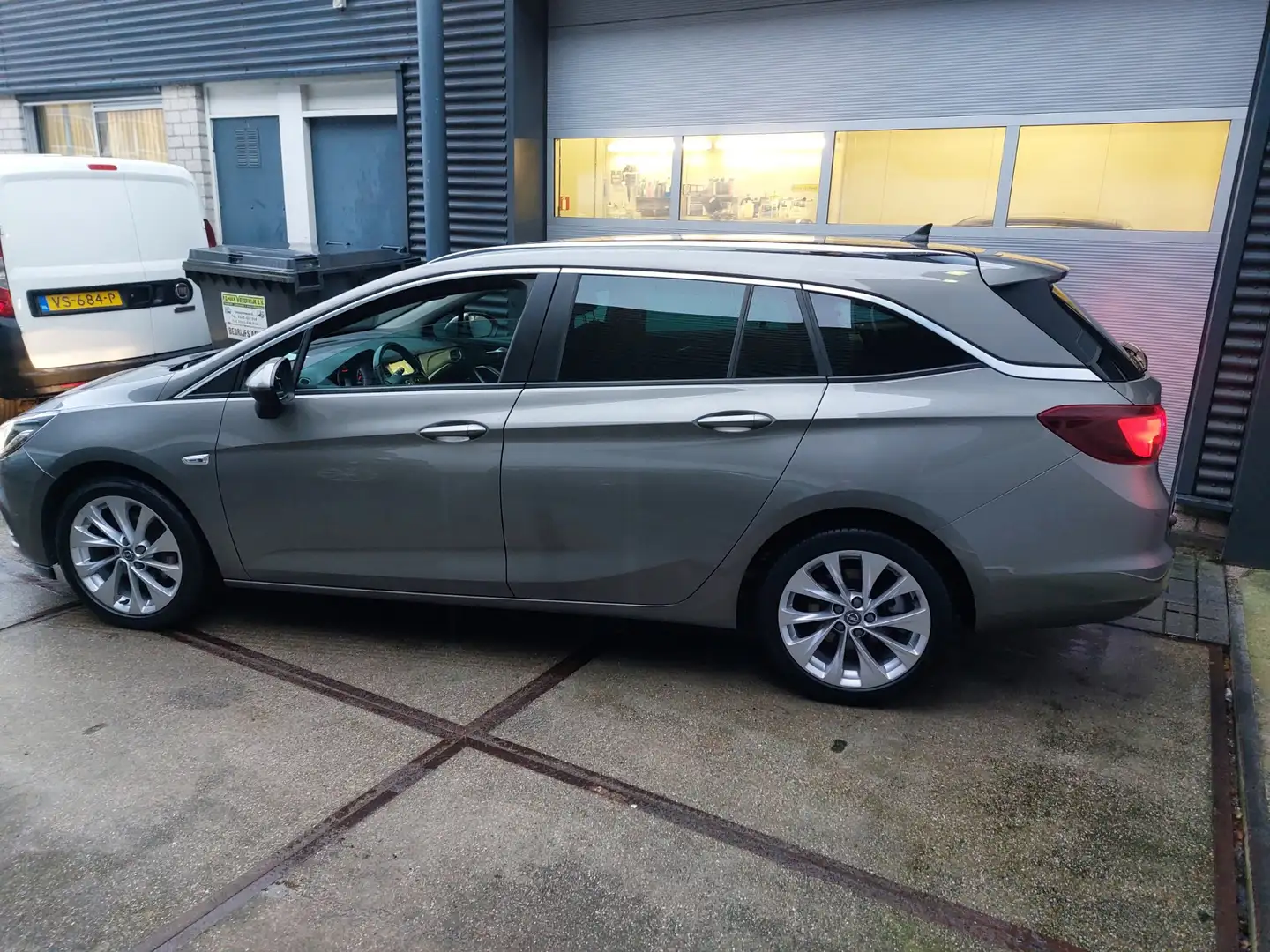 Opel Astra Sports Tourer 1.6 CDTI Business+AIRCO/ECC /NAV /LM Bruin - 2