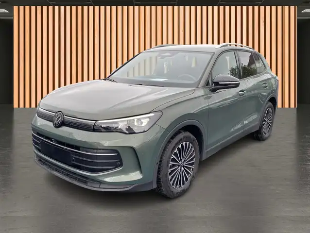 Volkswagen Tiguan view 2