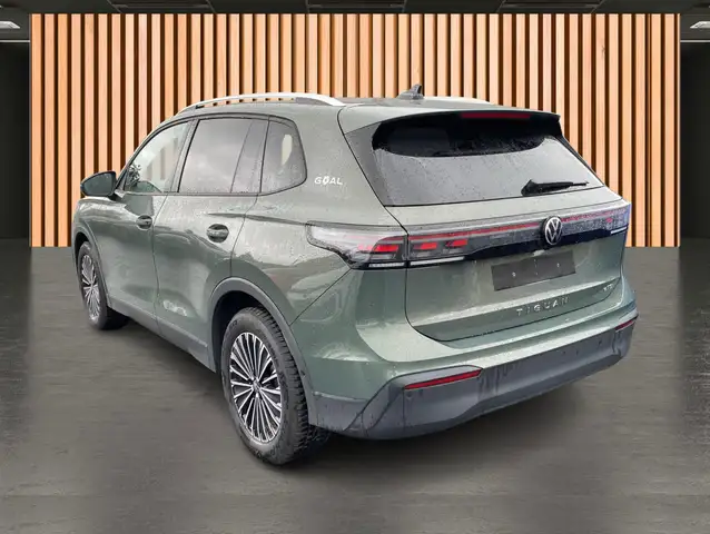 Volkswagen Tiguan view 5