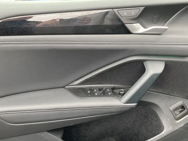 Volkswagen Tiguan view 12