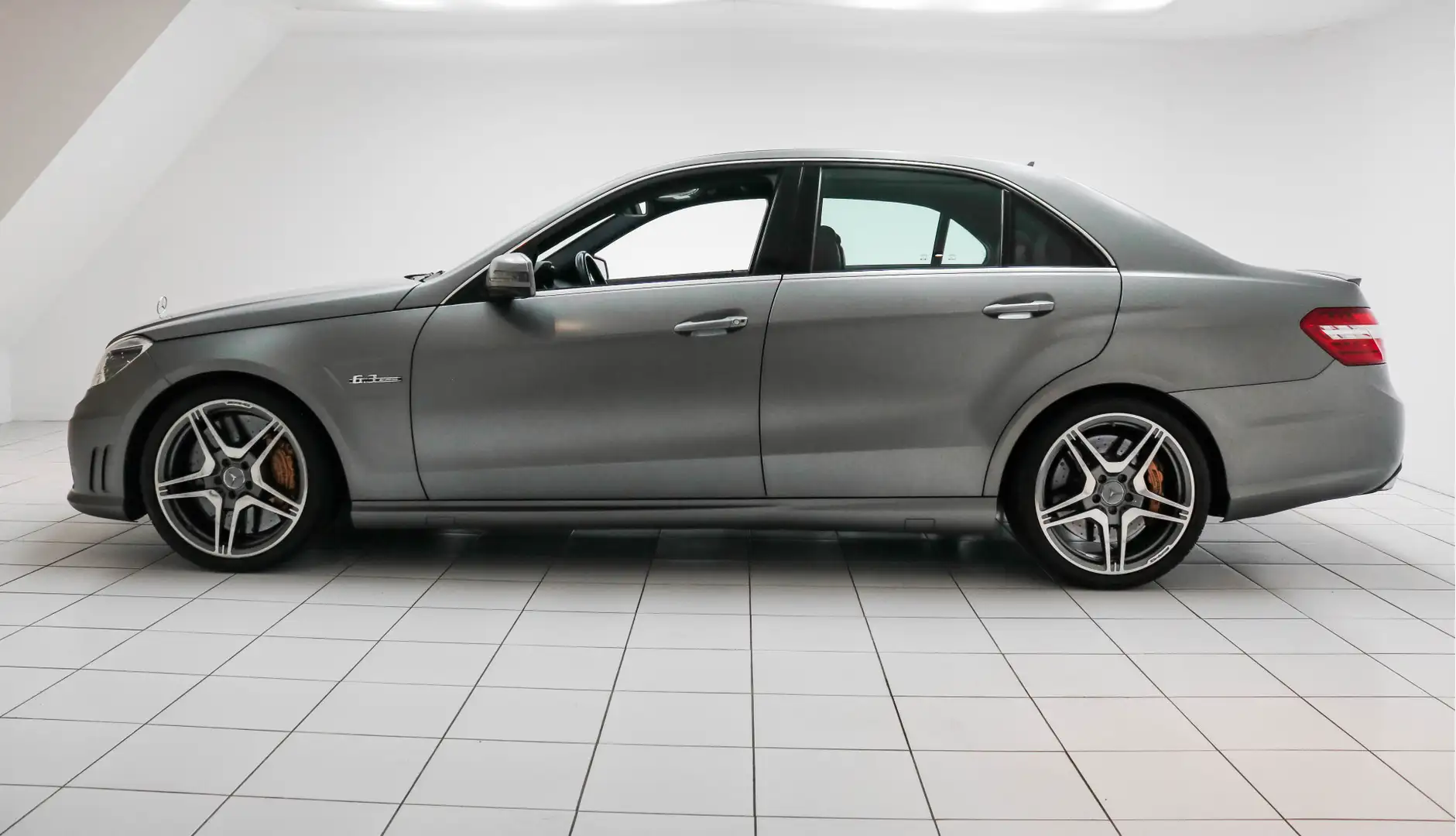 Mercedes-Benz E 63 AMG Performance Ceramic - Magno Platinum - Youngtimer Grau - 2