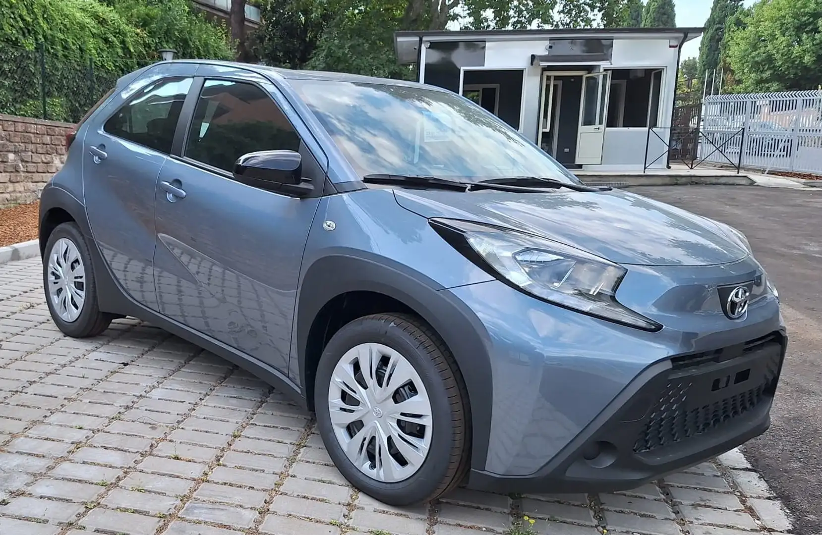 Toyota Aygo Aygo X X 1.0 Active 72cv s-cvt Blu/Azzurro - 1