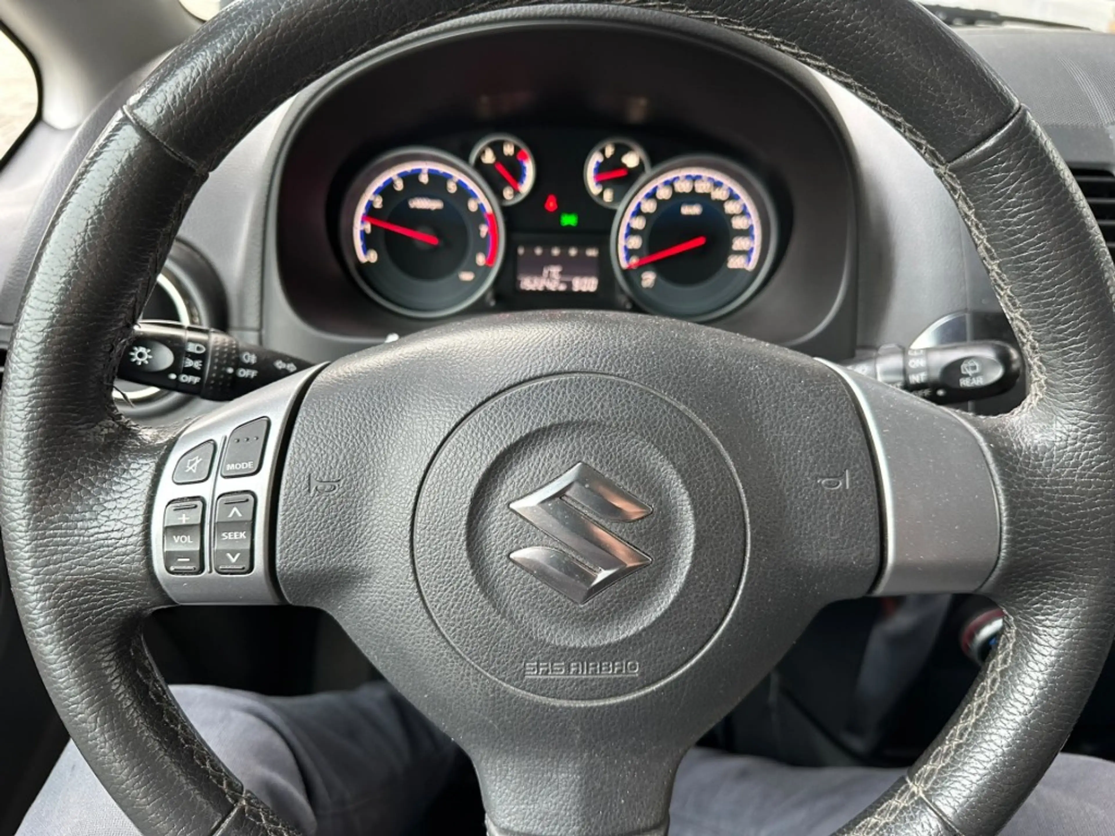 Suzuki SX4 1.6 EXCLUSIVE, Trekhaak, Stoelverwarming, Keyless, — photo 4