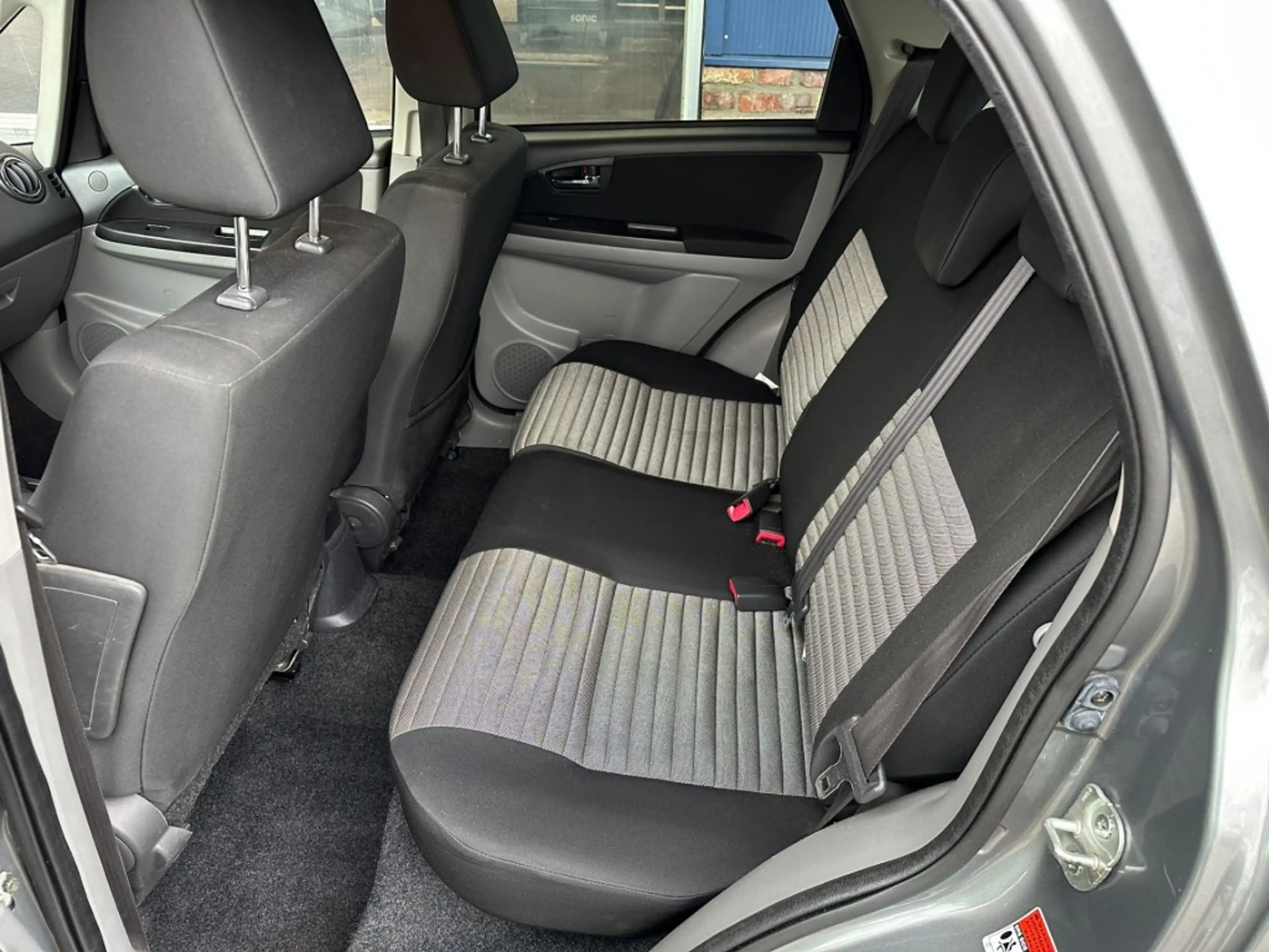 Suzuki SX4 1.6 EXCLUSIVE, Trekhaak, Stoelverwarming, Keyless, — photo 12