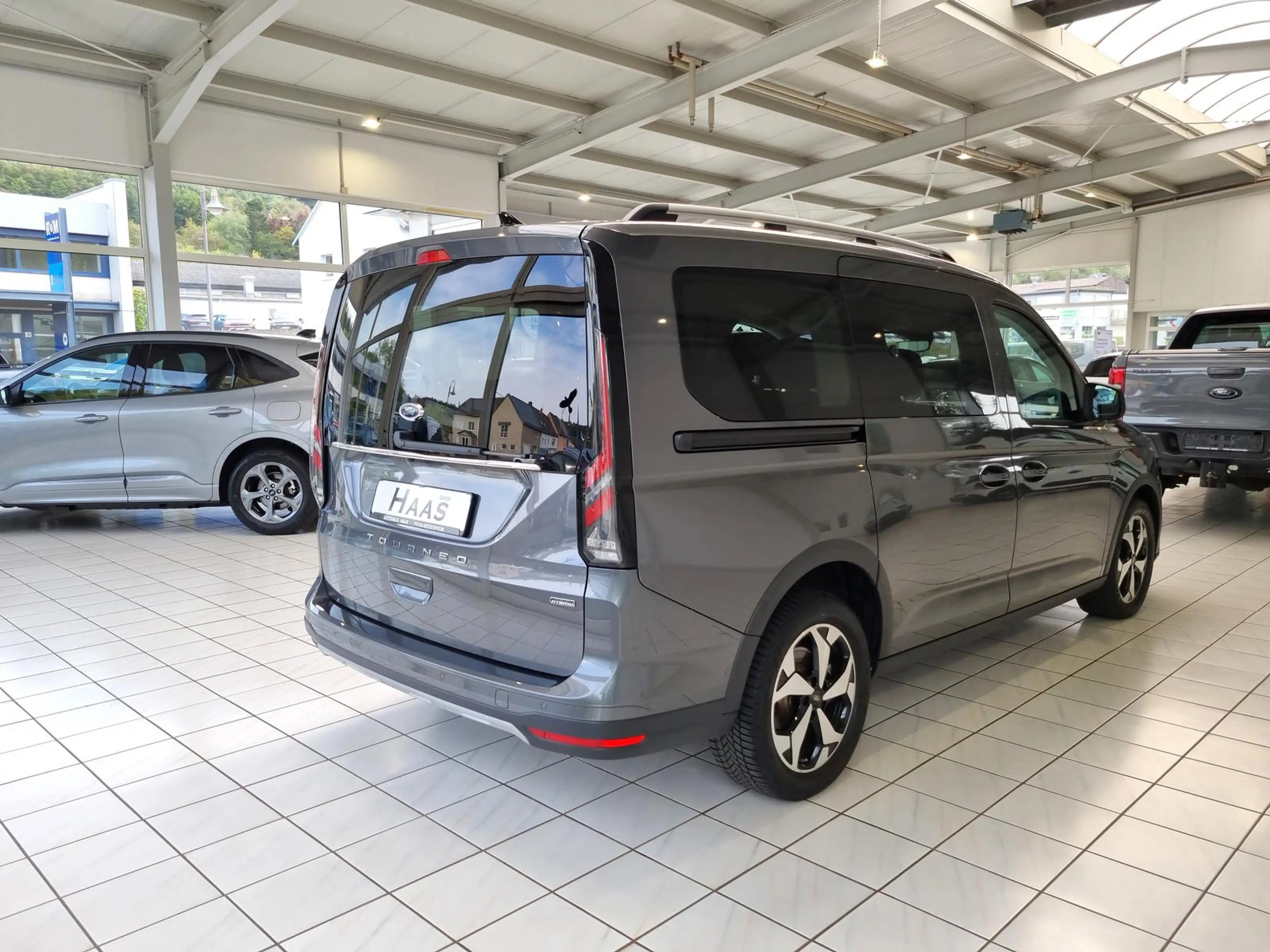 Ford Tourneo Connect L2 Active PHEV #AGR #FA 5P #7-Sitze #Pano #R.Kam # — photo 6