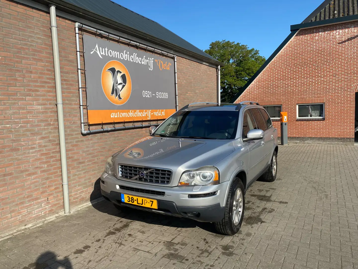 Volvo XC90 2.4 D5 Kinetic Šedá - 1