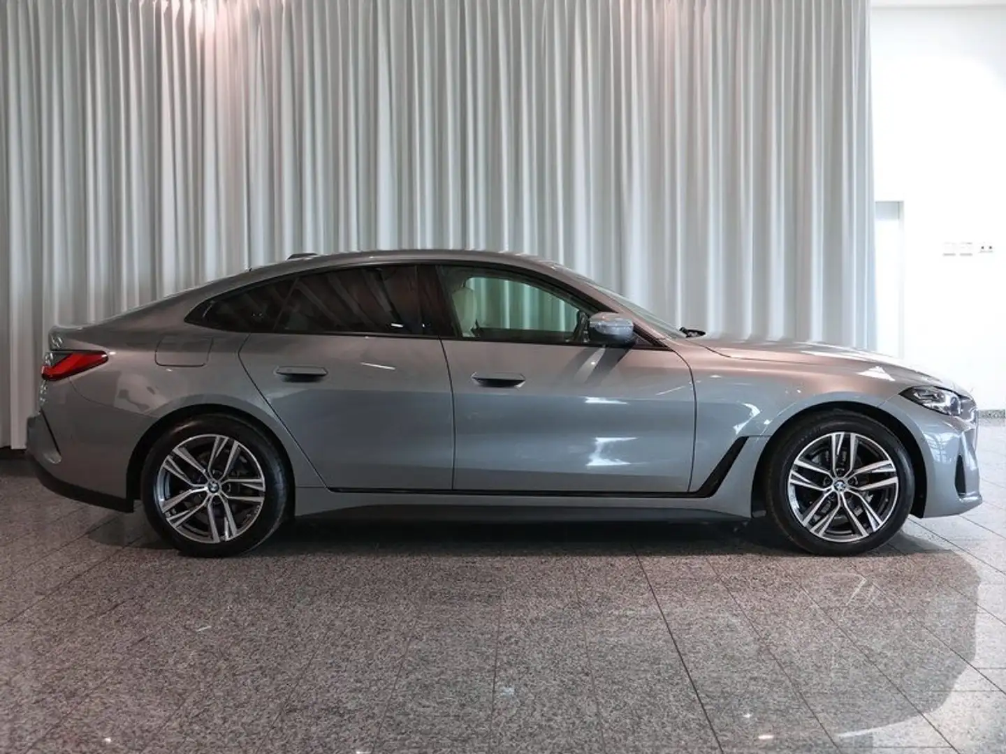 BMW 420 d Gran Coupé LED RFK DrivAssProf. LKHZ HIFI Grijs - 2