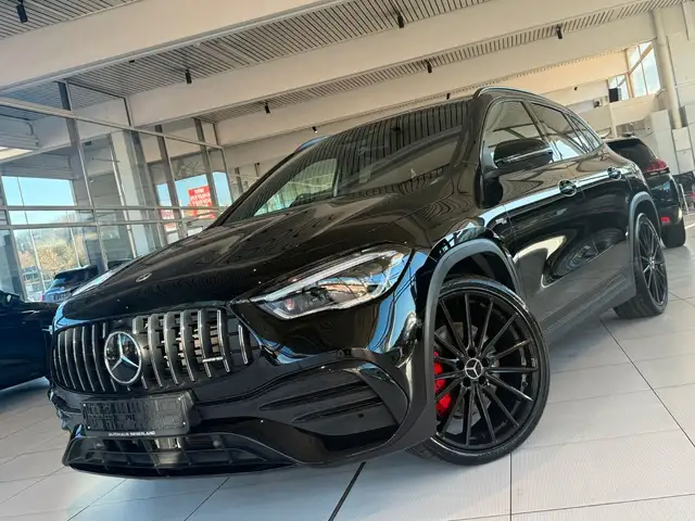 Mercedes-Benz GLA 35 AMG 4Matic*Burmester*360°Kamera*Pano*