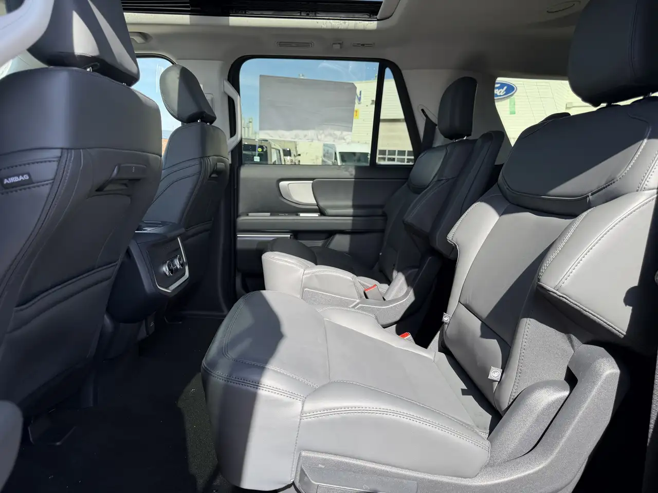 Ford Expedition снимка Ford Expedition