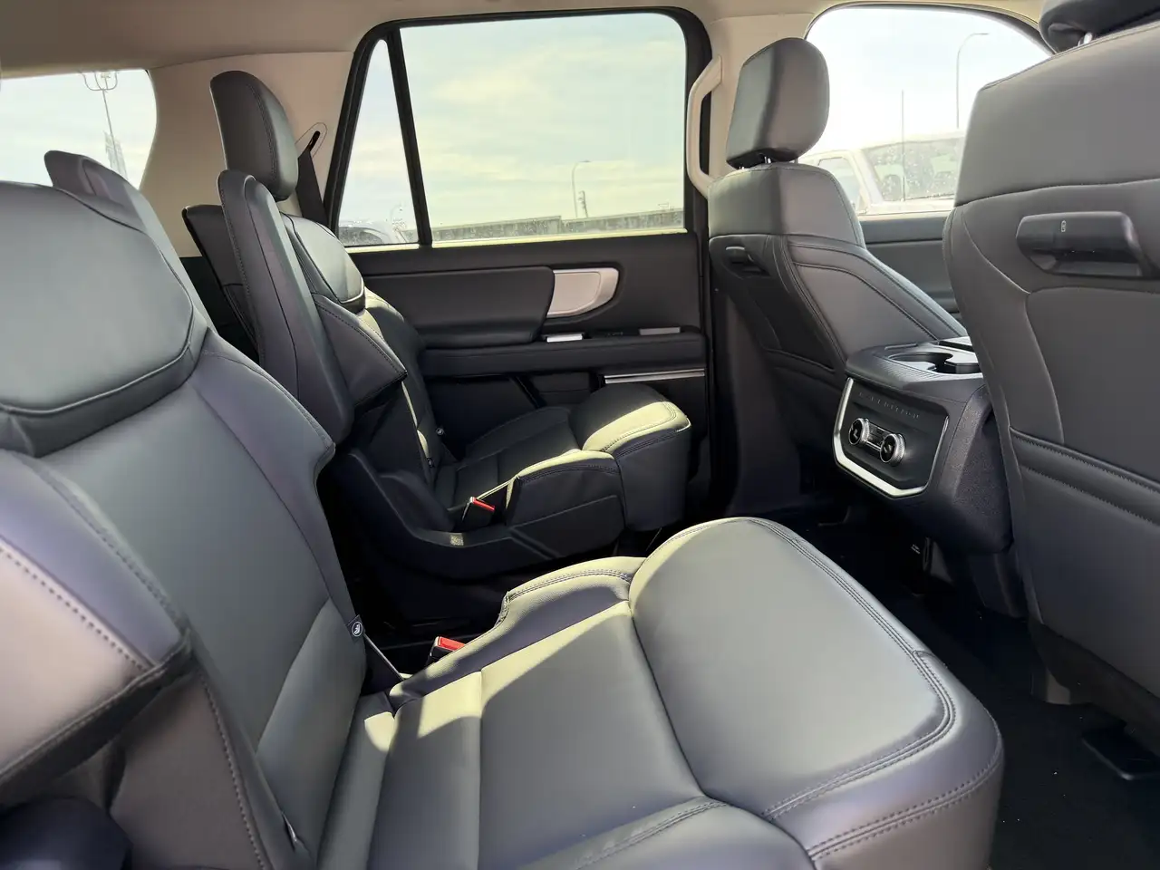 Ford Expedition снимка Ford Expedition