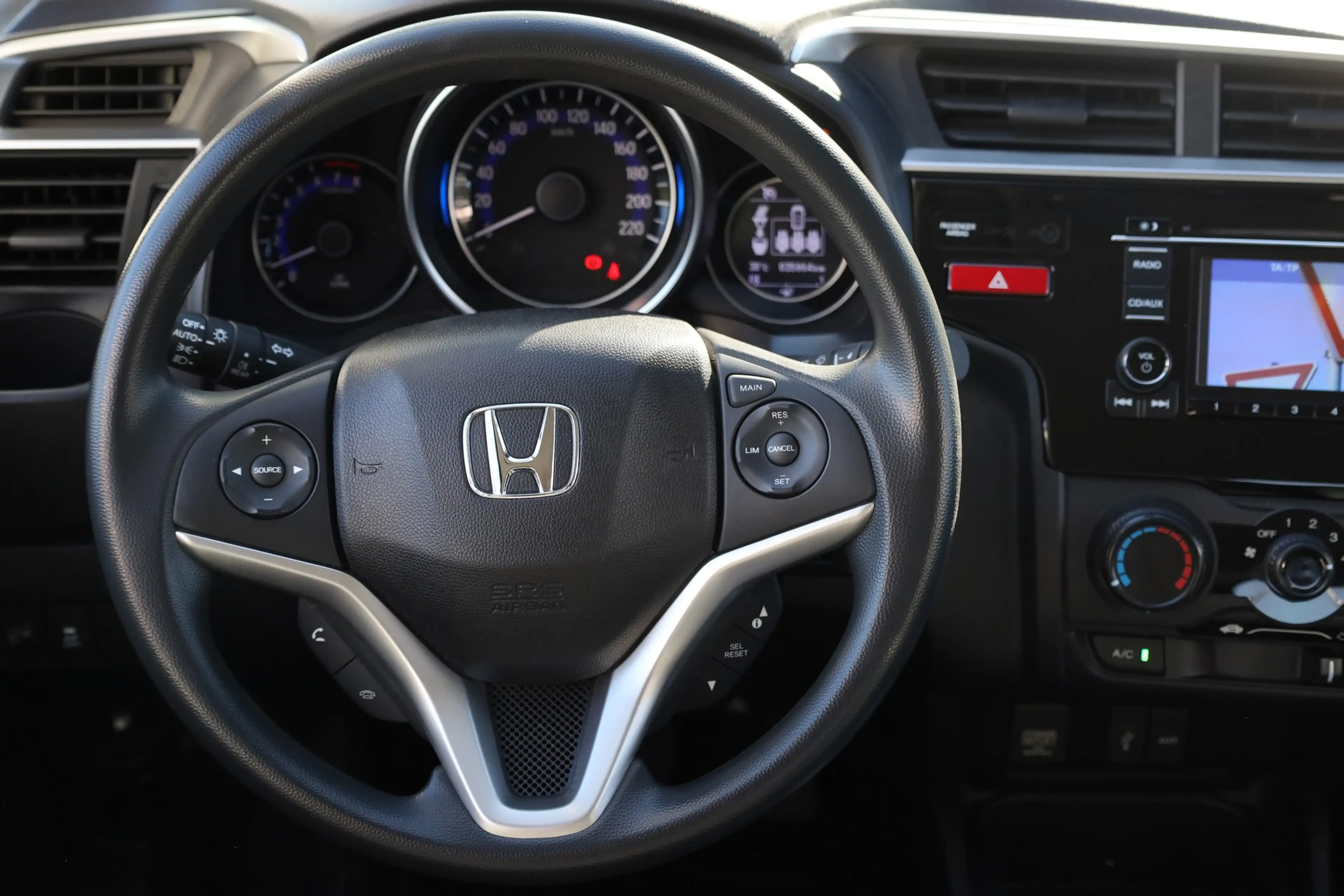 Honda Jazz 1.3 Trend Tempomat Sitzheizung AHK USB AUX — photo 14