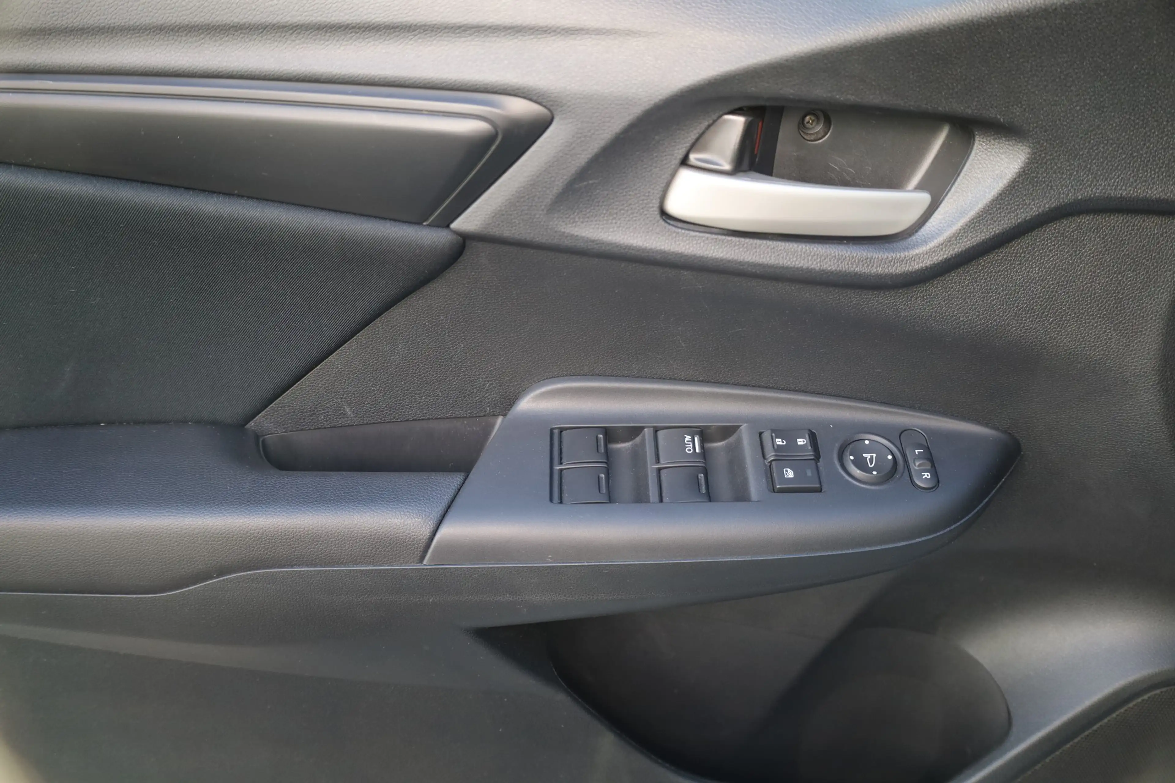 Honda Jazz 1.3 Trend Tempomat Sitzheizung AHK USB AUX — photo 10