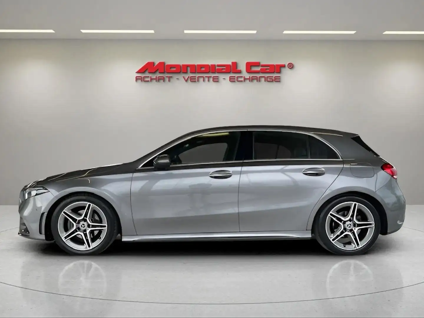 Mercedes-Benz A 180 A 180 d * Packs AMG * Caméra * Automatique * Gris - 2