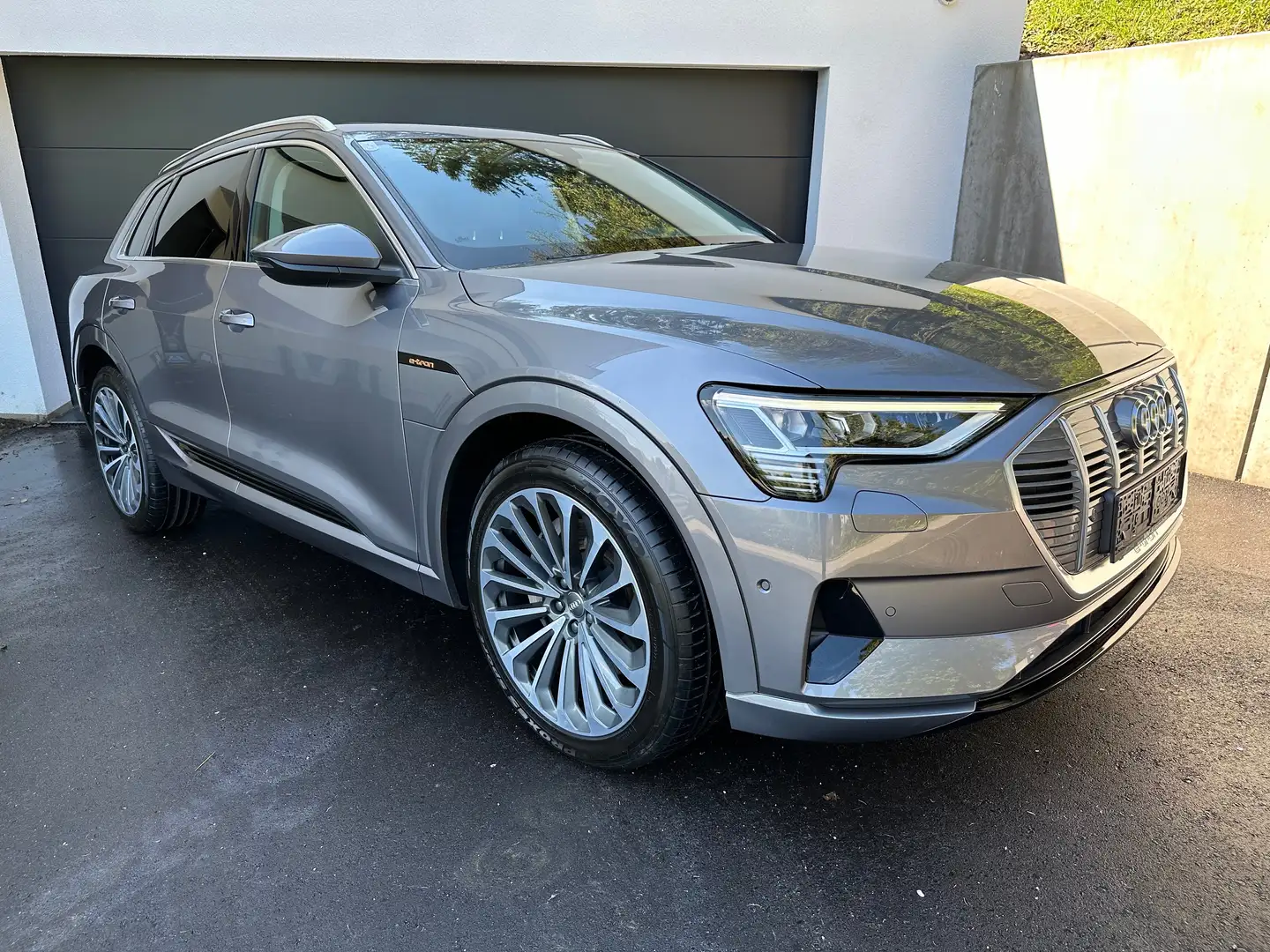Audi e-tron 50*quattro*advanced*LUFT*PANO*LED*LEDER*21ZOLL*uvm Grau - 1