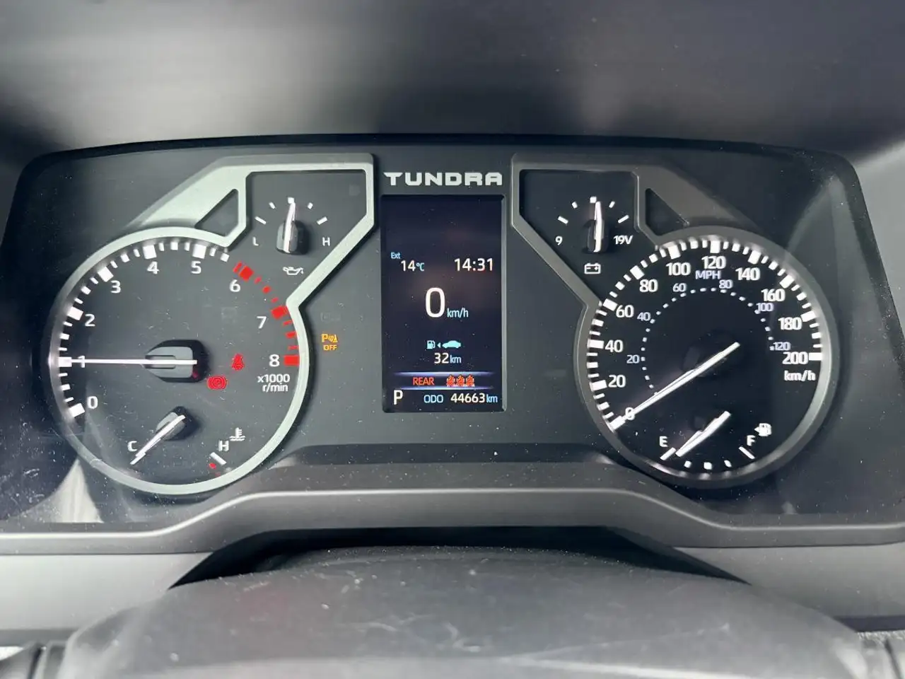 Toyota Tundra снимка Toyota Tundra