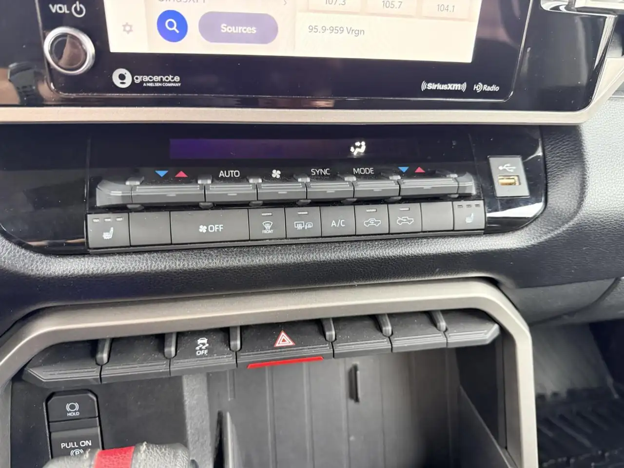 Toyota Tundra снимка Toyota Tundra