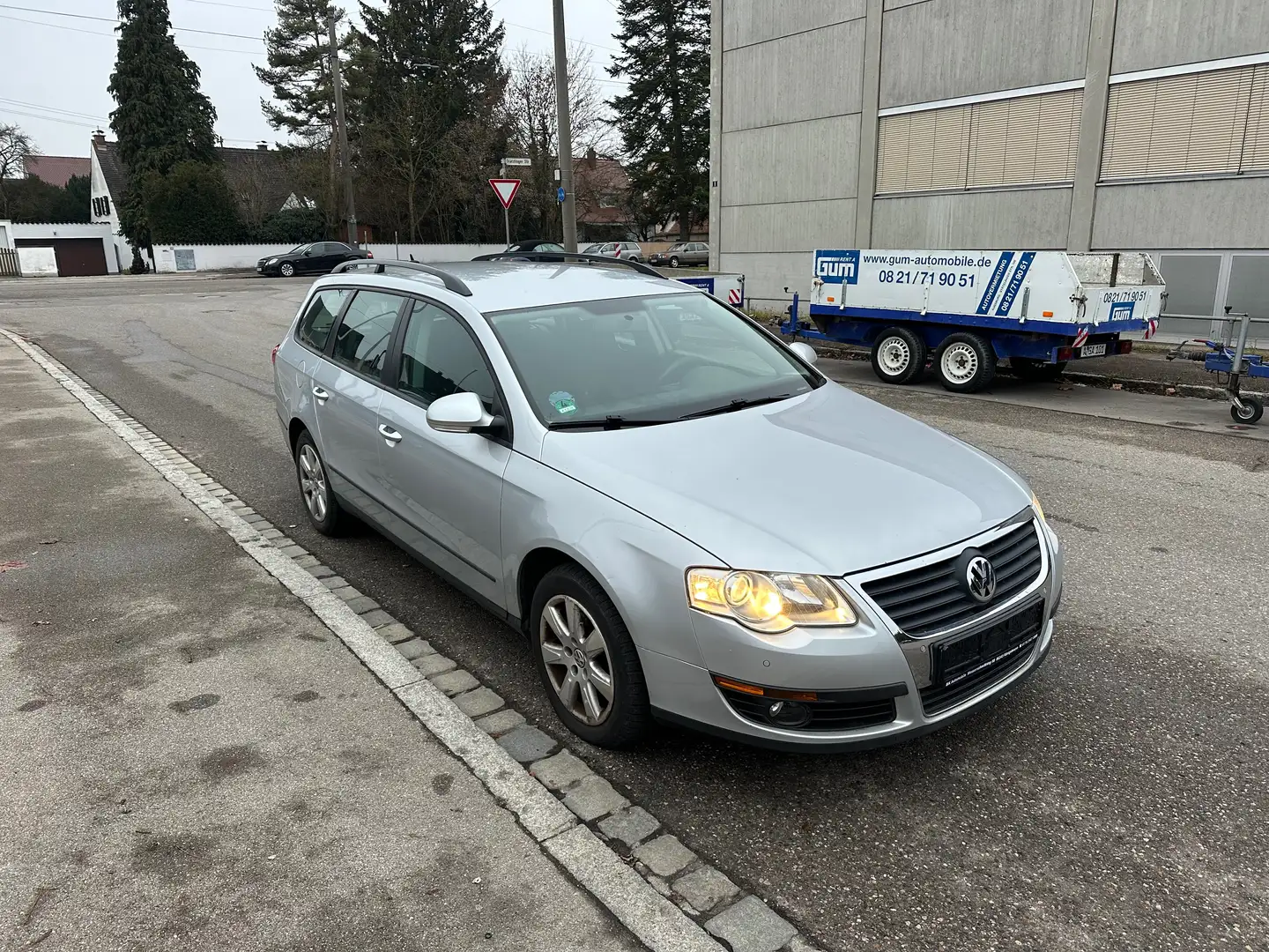 Volkswagen Passat Variant Trendline Grau - 2