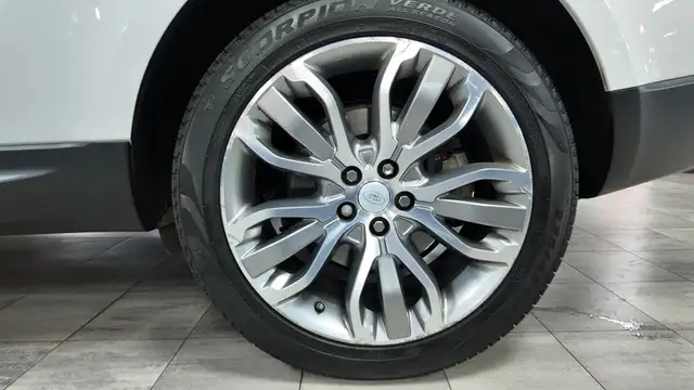 Land Rover Range Rover Sport view 13